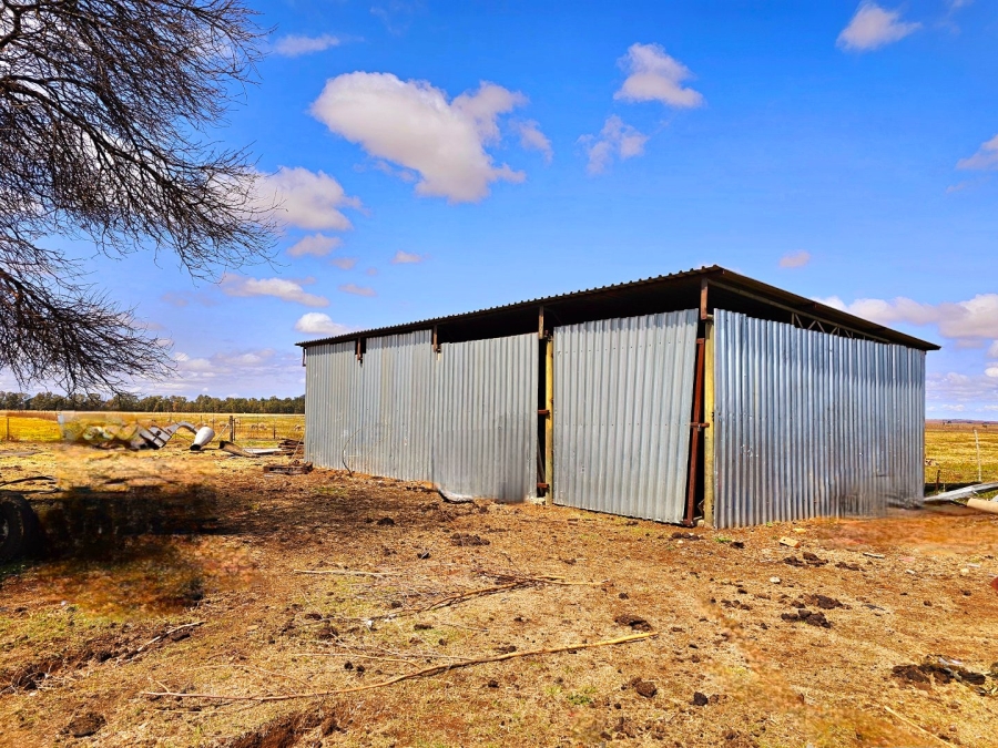 6 Bedroom Property for Sale in Bloemfontein Rural Free State